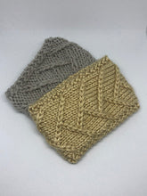 Load image into Gallery viewer, Pattern - The Cascade Cozy