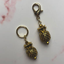 Load image into Gallery viewer, Antiqued Golden Pineapple