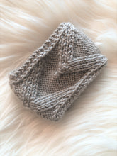Load image into Gallery viewer, Pattern - The Arrow Headband #1