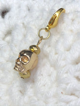 Load image into Gallery viewer, Skull - Gold