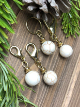 Load image into Gallery viewer, Ivory and Gold Ornament