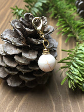 Load image into Gallery viewer, Ivory and Gold Ornament